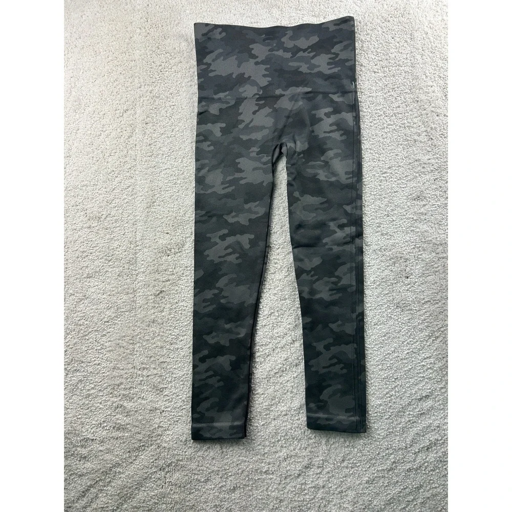 Spanx Leggings Womens Sz SP Capri‎ Gray Camo